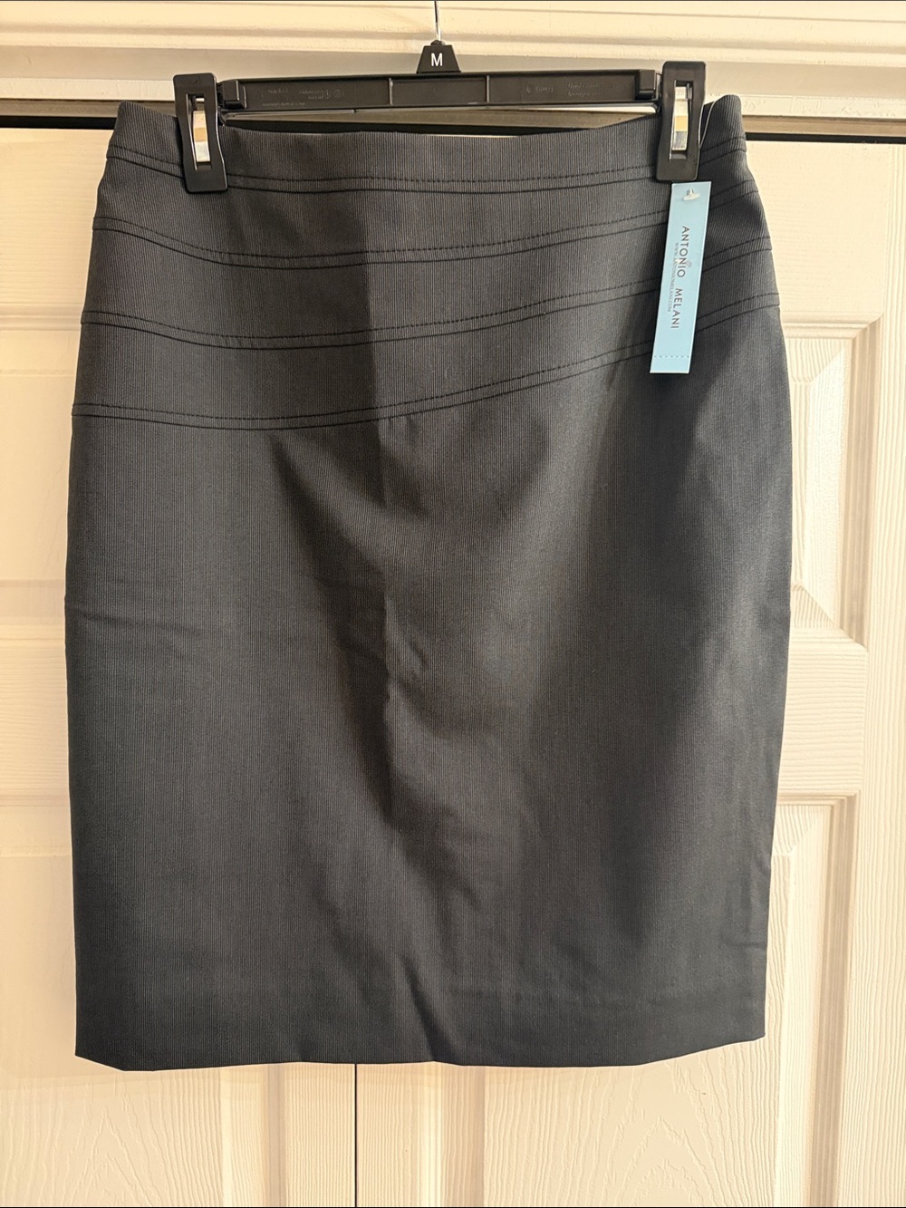 NWT ANTONIO MELANI Black Charcoal Pencil Skirt with Subtle Stitch Detail. Size 6